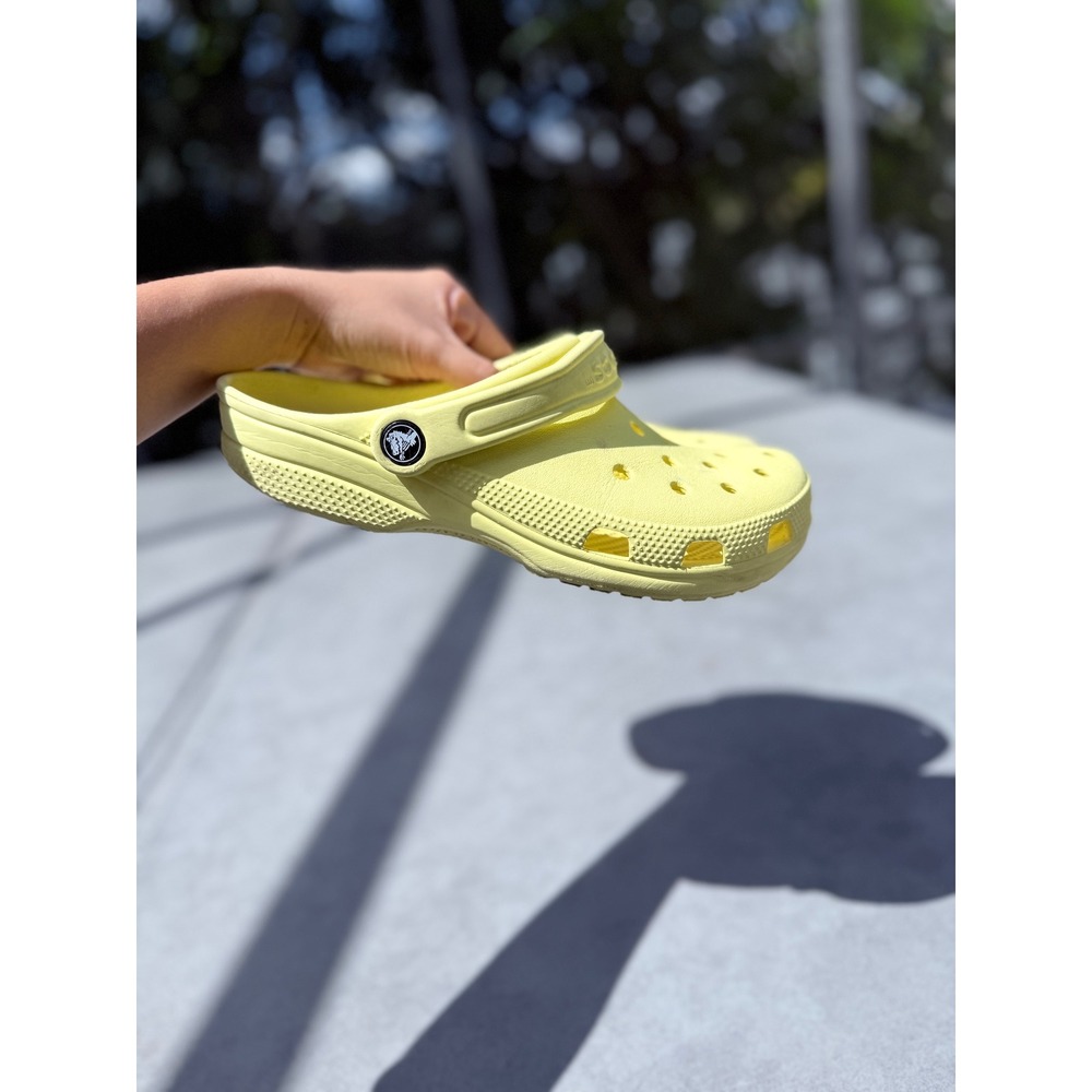 Crocs Classic Clog Pale Yellow Mens 6 Womens 8 Water Friendly Comfort Shoes